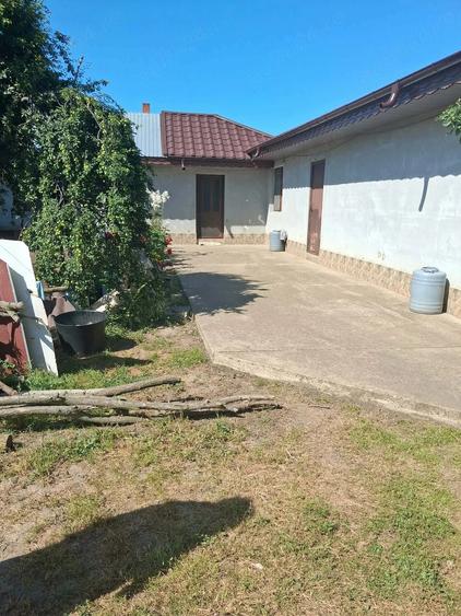 Casă cu Teren 6100 Mp în Călmățui