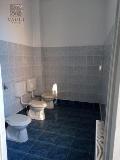 Casă individuală cu 12 camere cu Canalizare în Tineretului