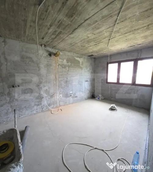 Casă cu 4 camere cu Teren 500 Mp în Central