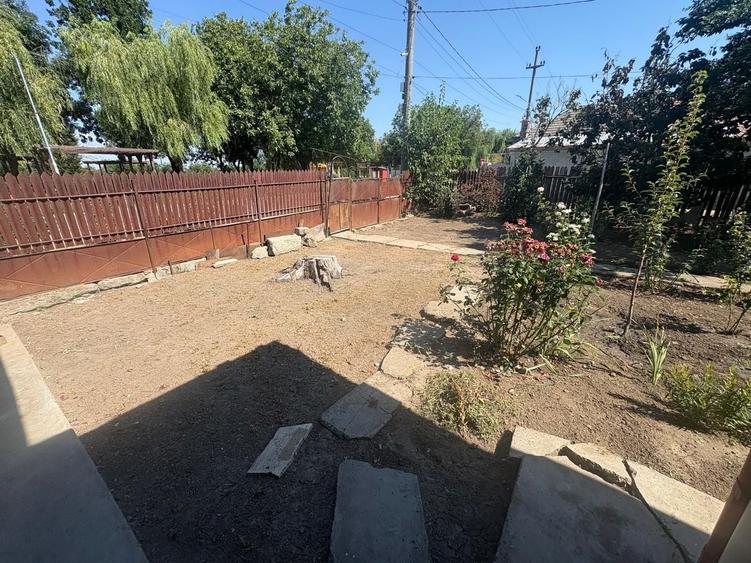 Casă individuală cu 6 camere cu Canalizare în Fundeni