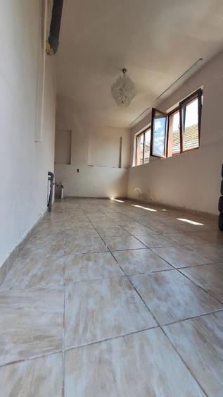 Casă cu 6 camere cu Teren 479 Mp în Ghiroda