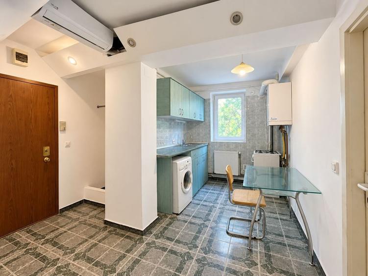 Apartament cu 2 camere decomandat, mobilat în Central