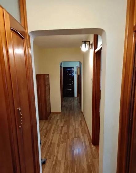Apartament cu 3 camere decomandat în Ceair