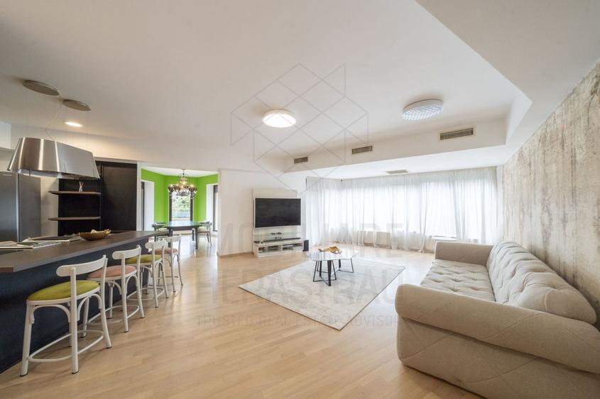 Apartament cu 6 camere decomandat, mobilat în Herăstrău