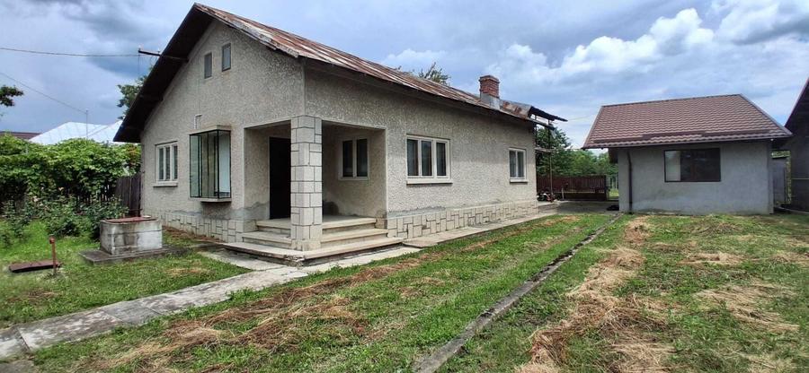 Casă cu 4 camere decomandat în Tufeni