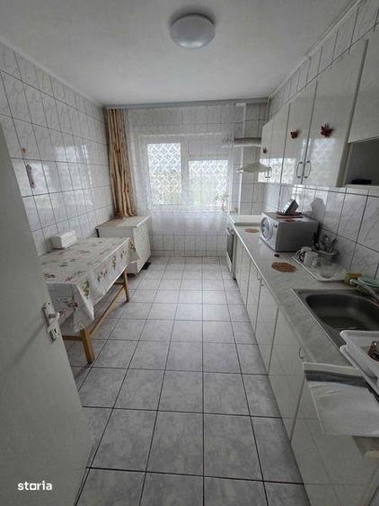 Apartament cu 3 camere decomandat, mobilat în Central