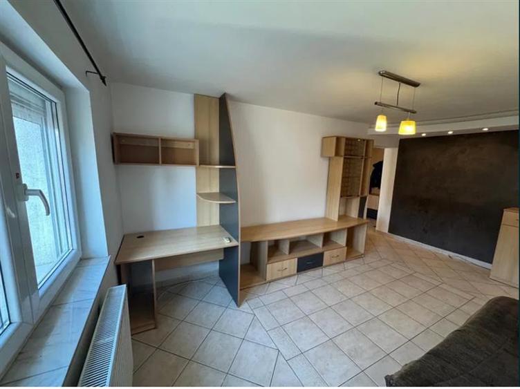 Apartament cu 2 camere decomandat în Aeroport
