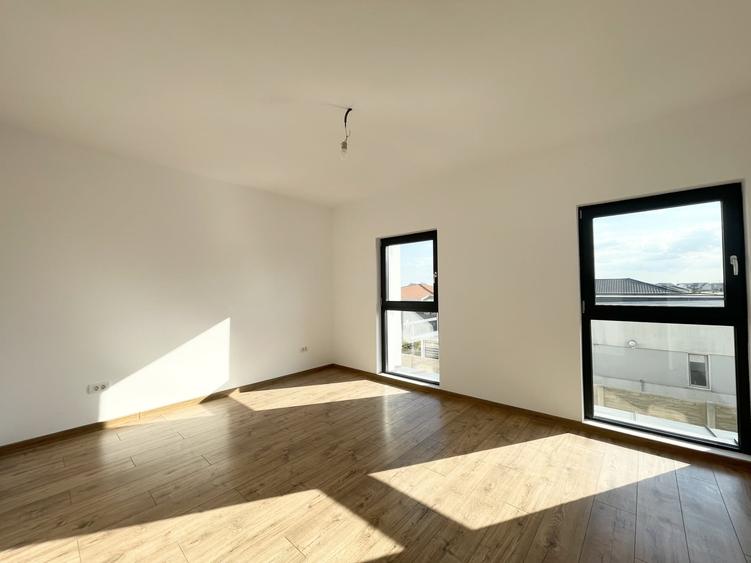 Duplex cu 5 camere cu Canalizare în Moșnița Nouă