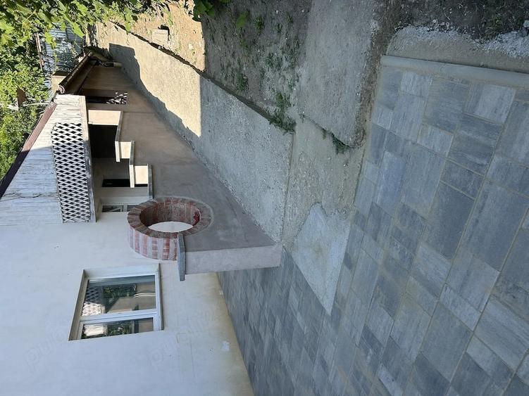 Casă cu Teren 1087 Mp în Poienari