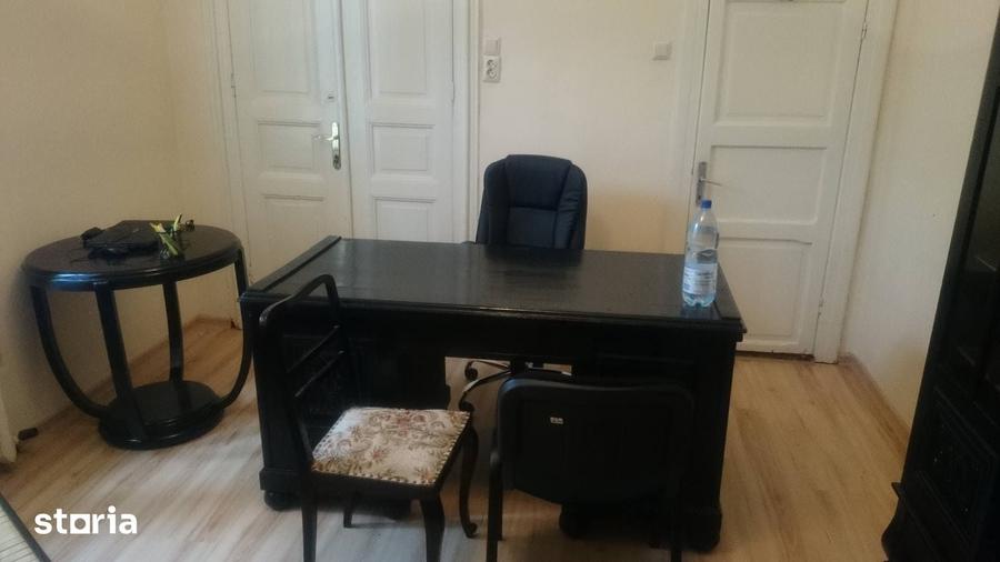 Casă cu 4 camere cu Teren 100 Mp în Central