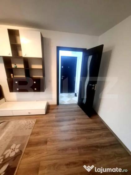 Apartament cu 3 camere decomandat în Micro 6