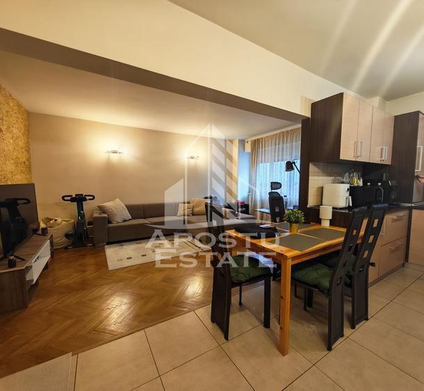 Apartament cu 3 camere decomandat în Aradului