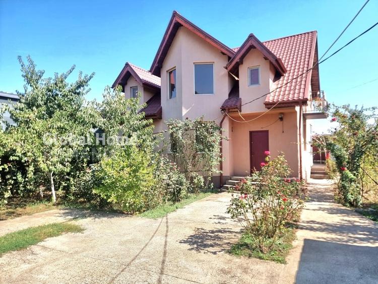 Casă cu 4 camere cu Teren 1094 Mp în 1 Decembrie