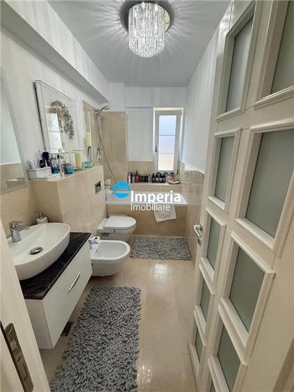 Casă individuală cu 10 camere cu Teren 500 Mp în Copou