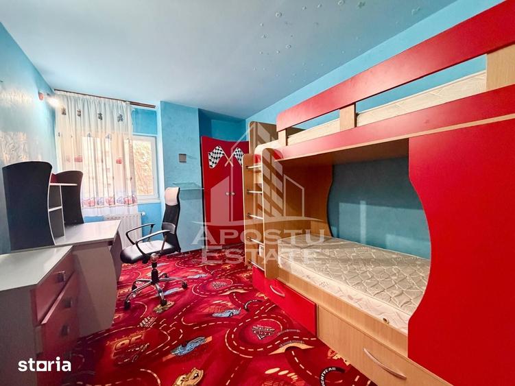 Apartament cu 3 camere decomandat în Est