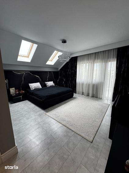 Casă cu 5 camere cu Teren 400 Mp în Romană
