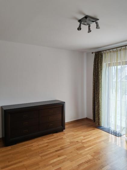 Casă individuală cu 5 camere cu Garaj în Breaza de Sus