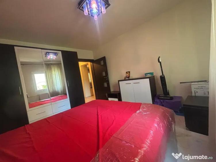 Apartament cu 3 camere semidecomandat în Drumul Taberei