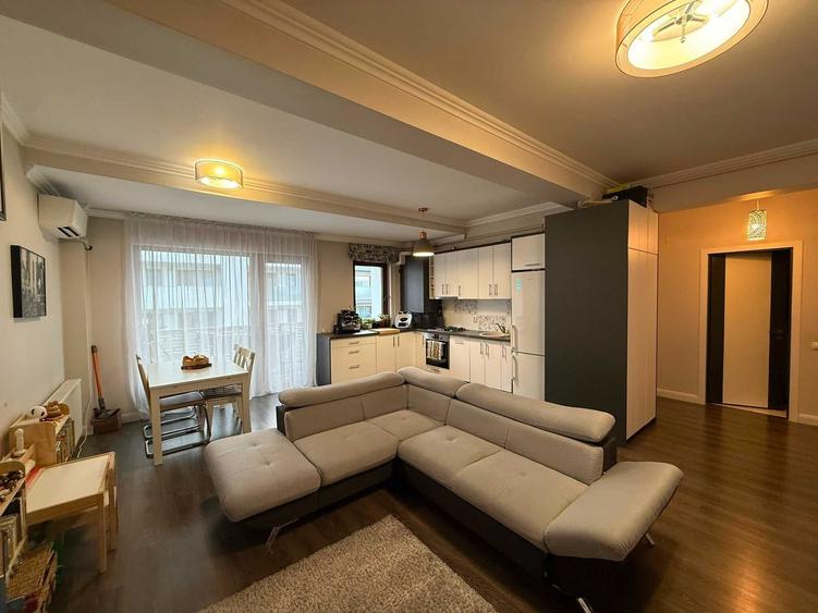 Apartament cu 2 camere decomandat în Plopilor