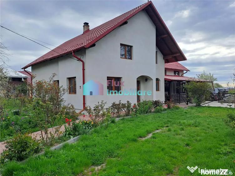 Casă cu 5 camere cu Teren 800 Mp în Cornu Luncii