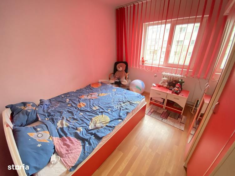 Apartament cu 3 camere semidecomandat, mobilat în Rahova