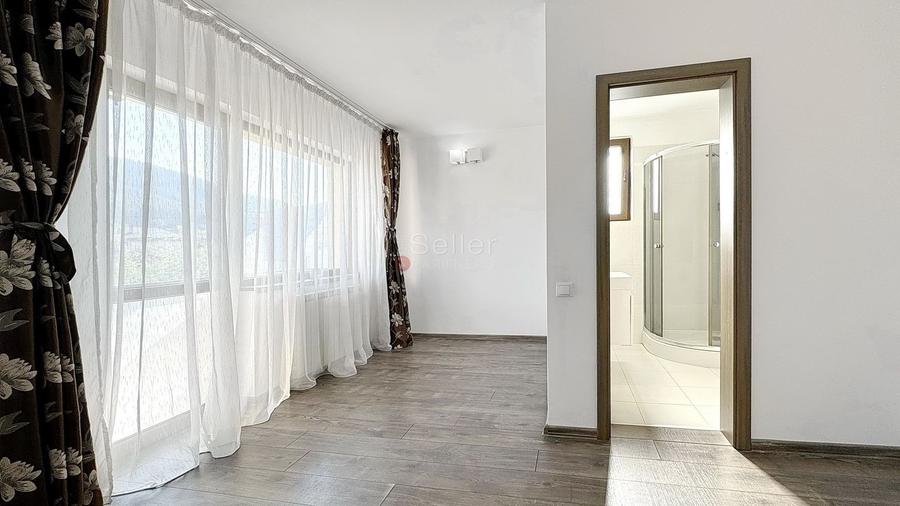 Casă individuală cu 9 camere cu Canalizare în Satulung