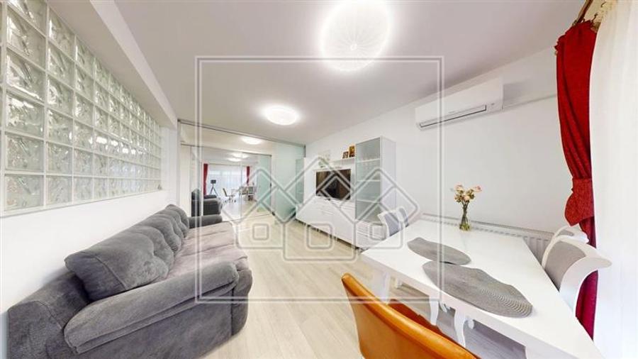 Apartament cu 3 camere decomandat în Piața Cluj