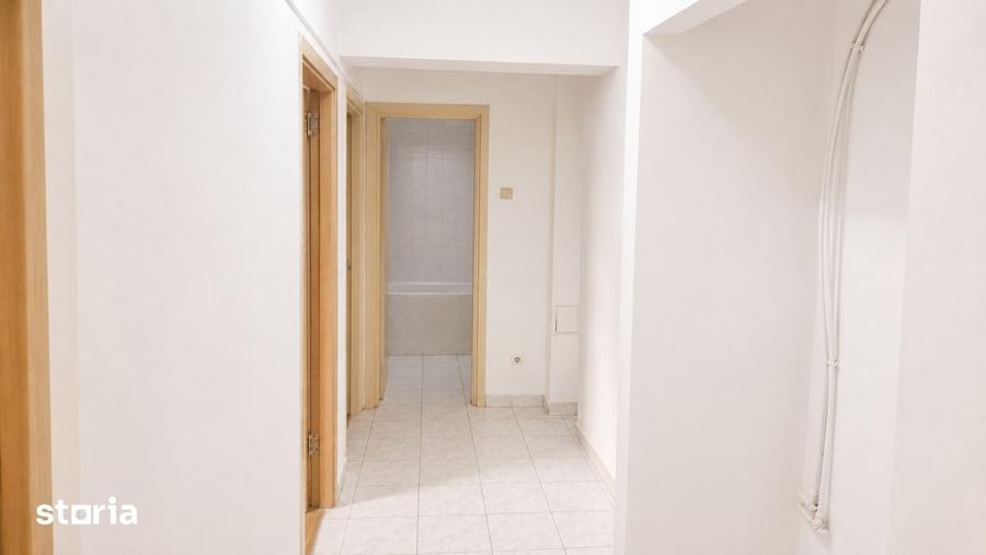 Apartament cu 3 camere semidecomandat în Pantelimon