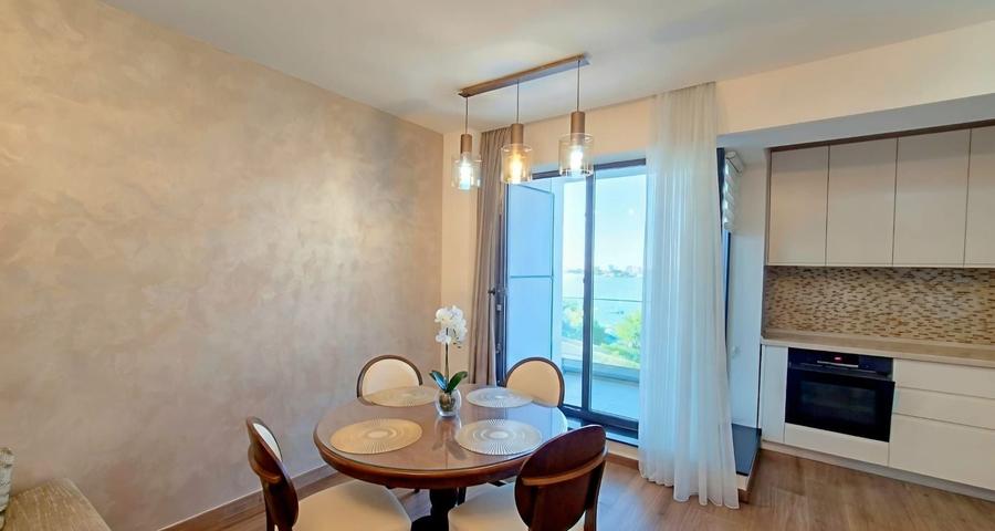 Apartament cu 2 camere decomandat, mobilat în Universitate