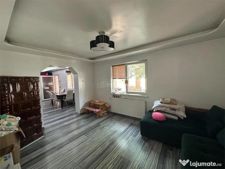 Casă cu 6 camere cu Teren 238 Mp în Central