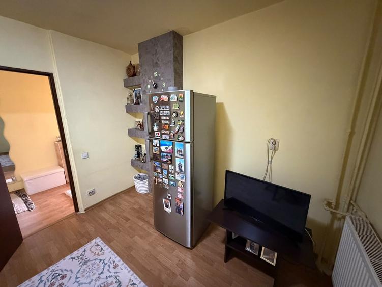 Apartament cu 3 camere decomandat în Rahova