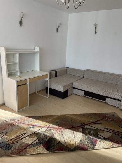 Apartament cu 3 camere semidecomandat, mobilat în Grivița