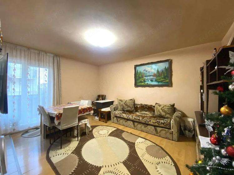 Apartament cu 3 camere decomandat în Gușterița