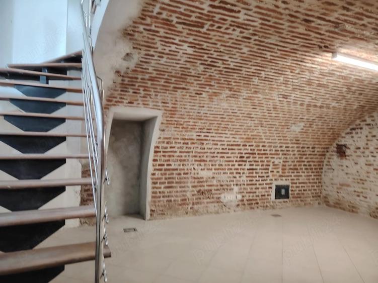 Casă cu 3 camere cu Teren 84 Mp în Central
