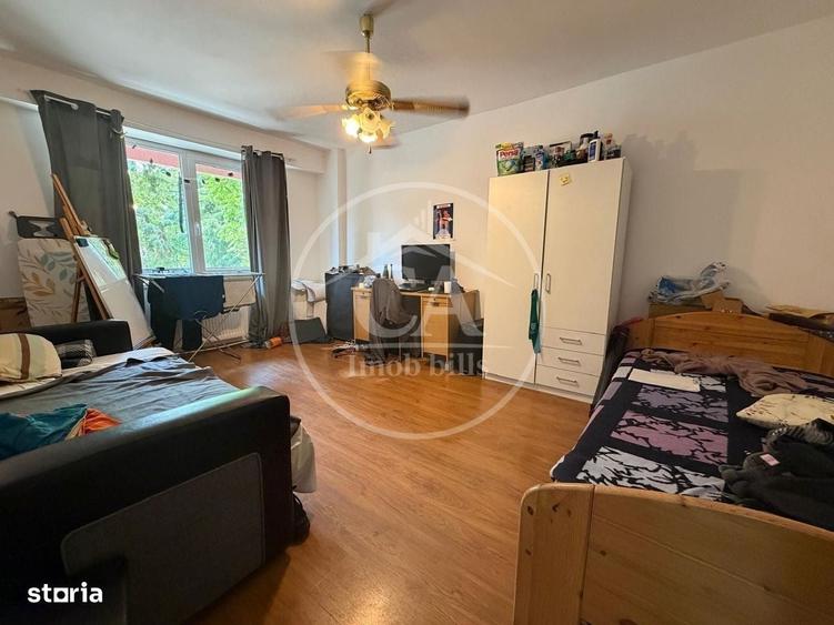 Apartament cu 4 camere decomandat în Decebal