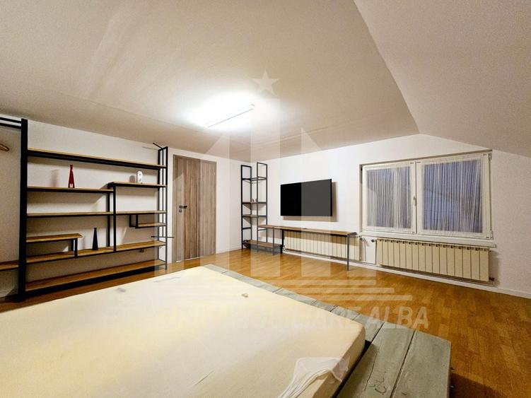 Casă individuală cu 6 camere cu Canalizare în Cetate