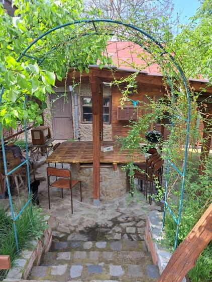 Casă individuală cu 4 camere cu Canalizare în Lelești