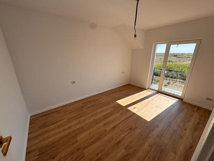Duplex cu 4 camere cu Canalizare în Moșnița Nouă