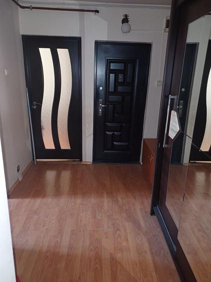 Apartament cu 2 camere decomandat în Uiești