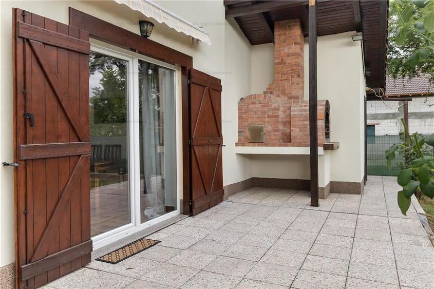 Casă individuală cu 5 camere cu Canalizare în Cristian