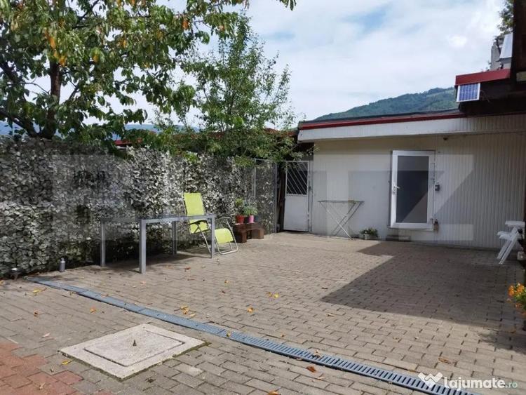 Casă cu 7 camere cu Teren 440 Mp în Poiana