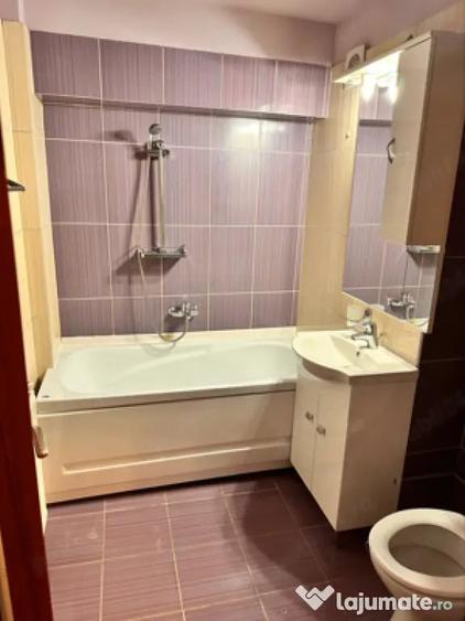 Apartament cu 4 camere decomandat în Complex Studențesc