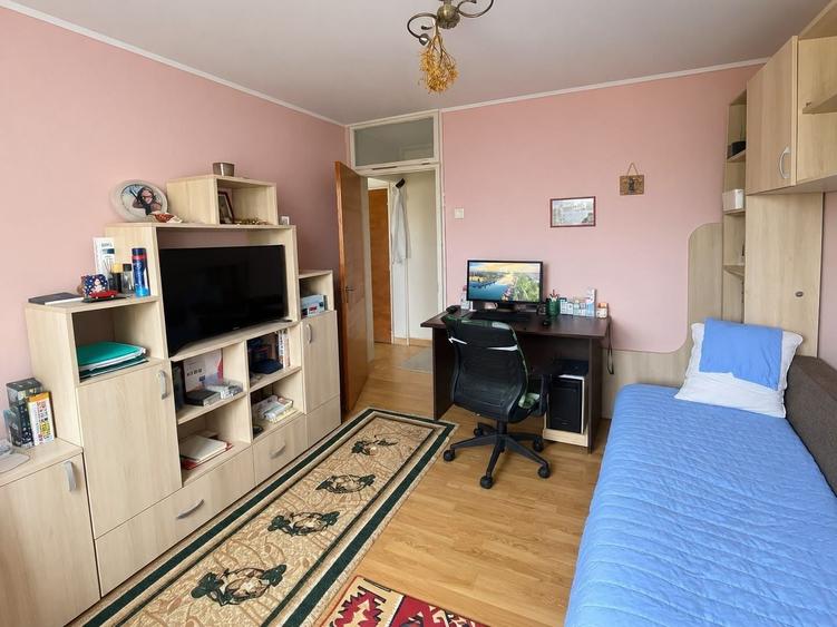 Apartament cu 3 camere decomandat, mobilat în Baicului