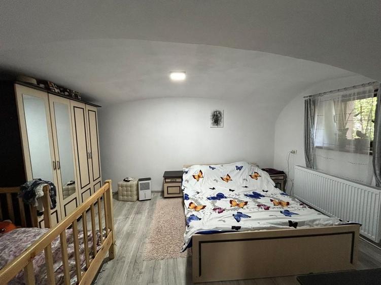 Apartament cu 2 camere semidecomandat în Intim