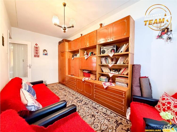 Apartament cu 3 camere decomandat în Central