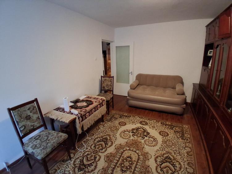 Apartament cu 3 camere decomandat în Păcurari