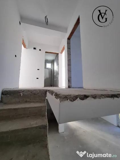Casă cu 5 camere cu Teren 240 Mp în Valu lui Traian
