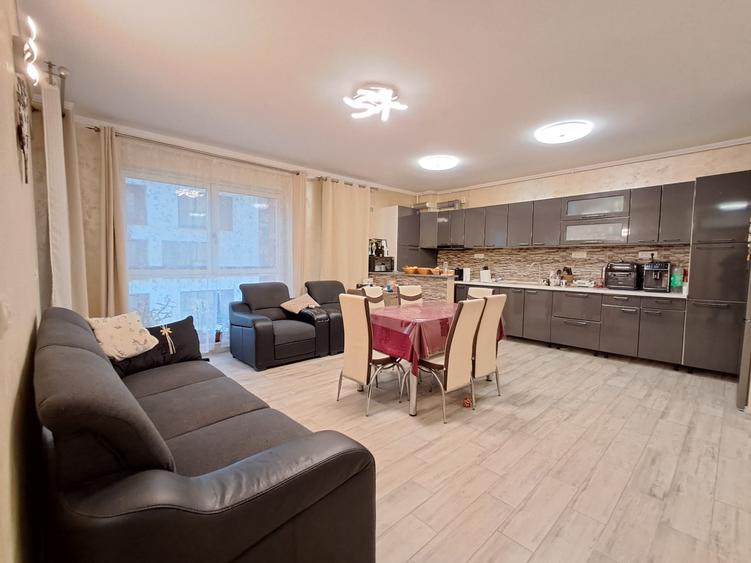 Apartament cu 4 camere semidecomandat, mobilat în Florești — fotografia 1