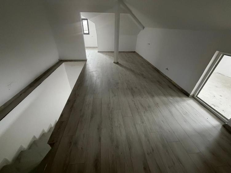 Duplex cu 3 camere cu Canalizare în Central