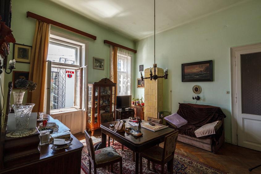 Apartament cu 4 camere decomandat în Central